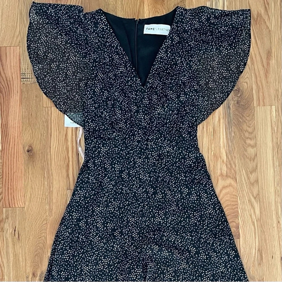 NWT Fame and Partners Black Floral V-Neck Wide Leg Jumpsuit Size 2 - Picture 3 of 6